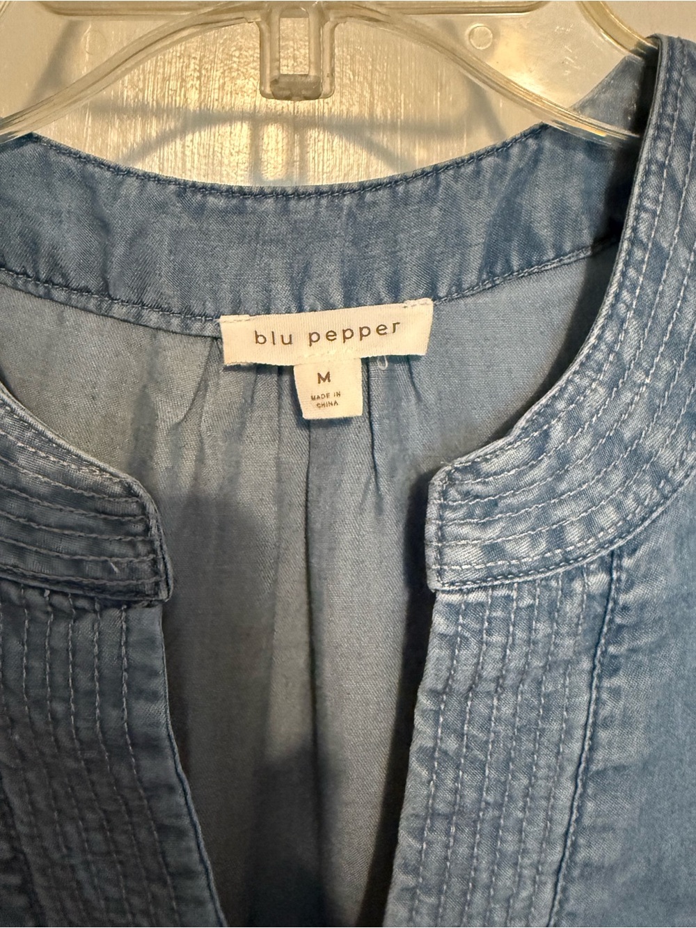 Blu Pepper Chambray cap sleeve ruffle blouse detailed stitch Split Neck Top Med - Picture 4 of 8